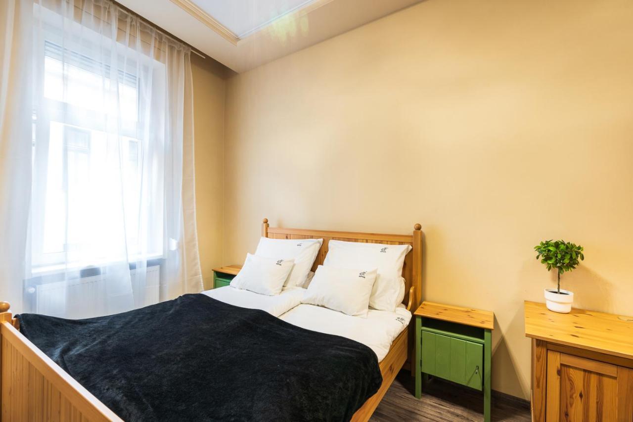 Vibrant And Spacious Downtown Flat *