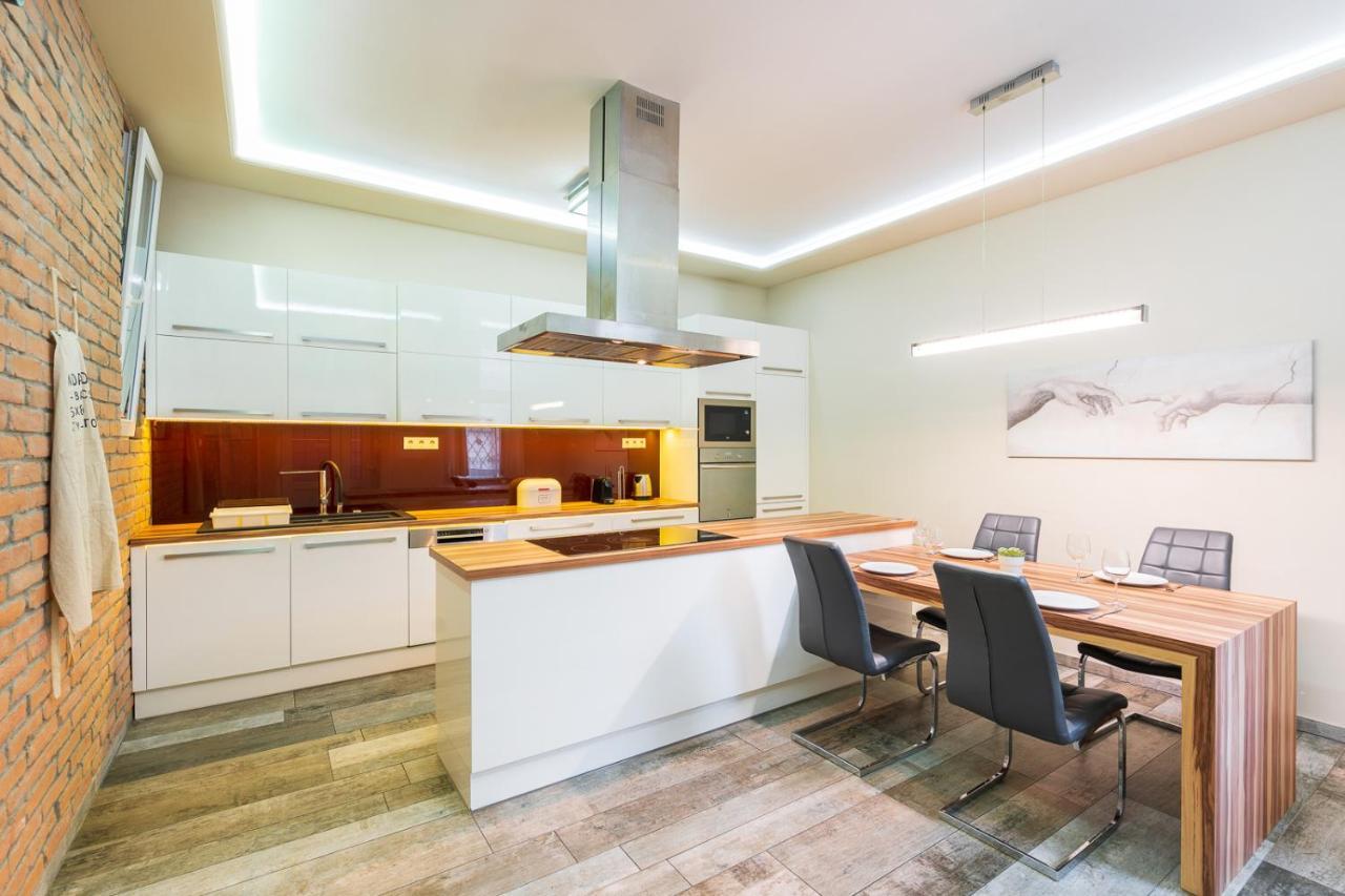 Vibrant And Spacious Downtown Flat * Budapest
